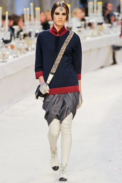Look 25